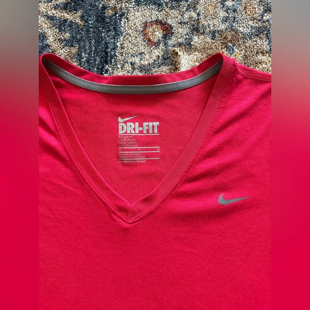 Nike dri fit regular fit v neck short sleeve tops lot of 2